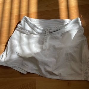 White lululemon size 4 skort nwot
